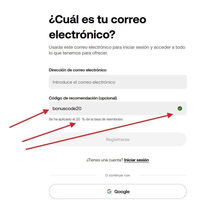 Pantalla de registro de OKX anotada con el campo del código marcado en rojo: introducir BONUSCODE20 activa un descuento de por vida del 20% en las comisiones de trading