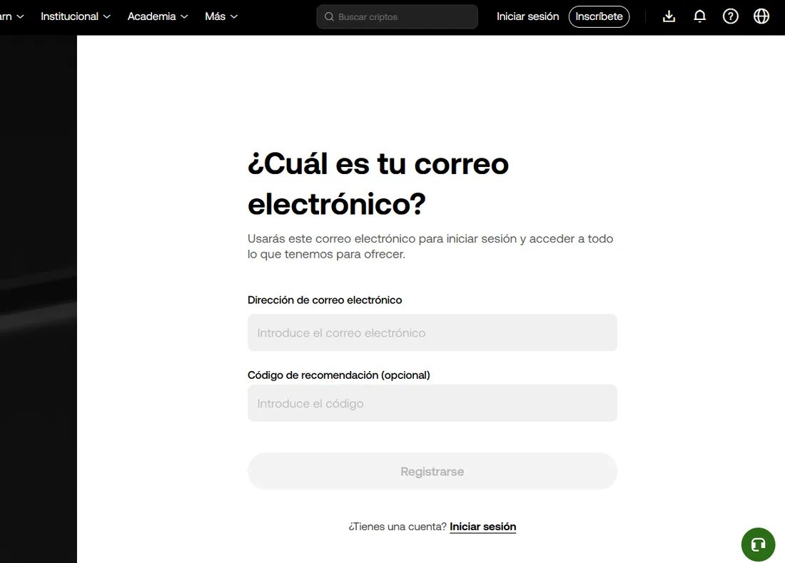 Página de registro de OKX con el campo vacío «Código de recomendación (opcional)» justo debajo del campo de correo electrónico, donde se introduce BONUSCODE20 para obtener un 20% de descuento en las comisiones de trading